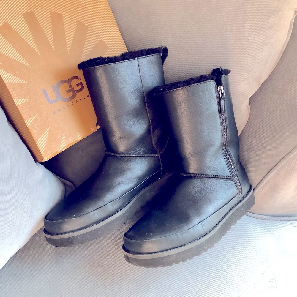 Gorgeous black Leather weather resistant UGG side zip-up boots size 9